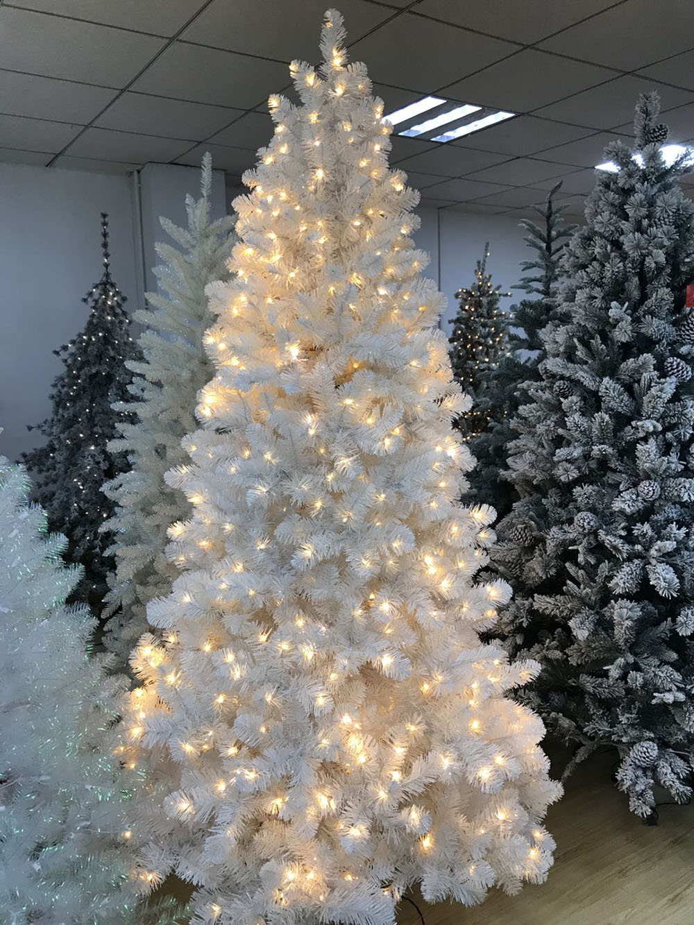 Árvore de Natal da K&N Showroom (4)